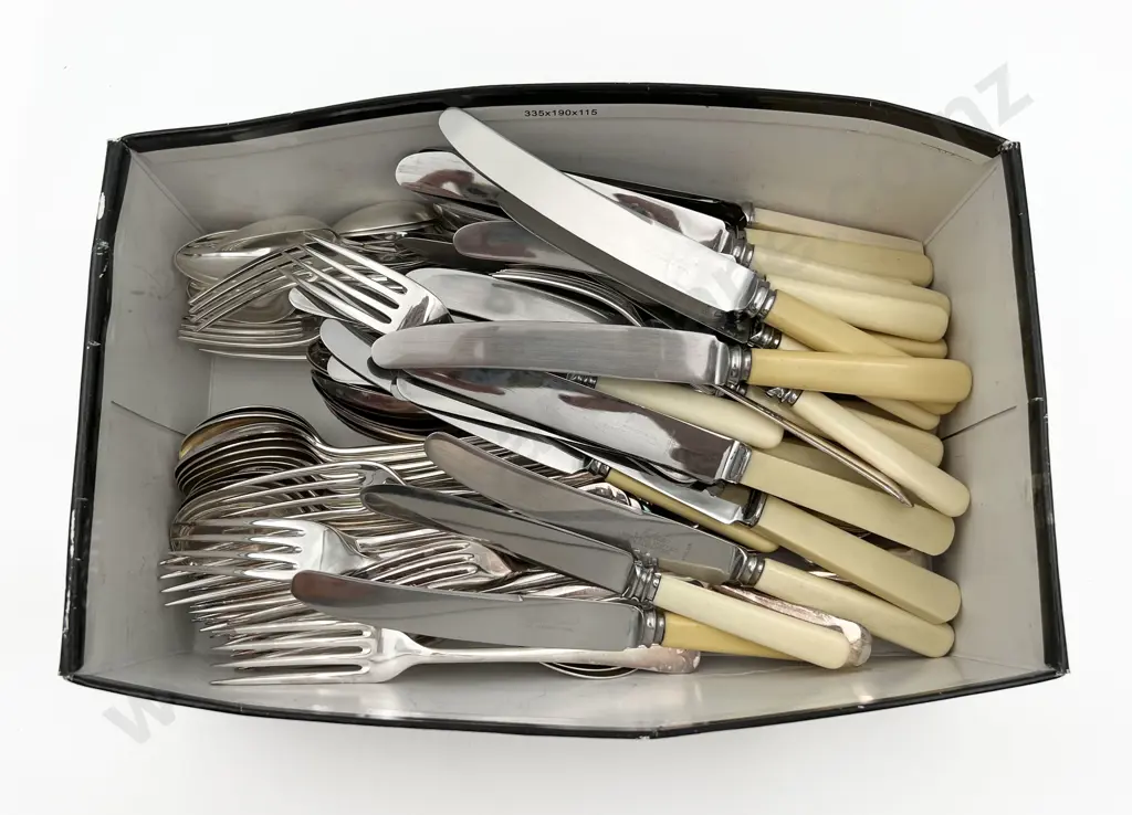 S/P Old English Pattern Cutlery with Knives Image 1++
