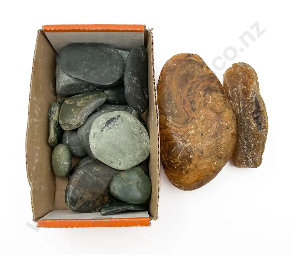 Two Pieces of Kauri Gum with Assorted Greenstone Pebbles Image 1++