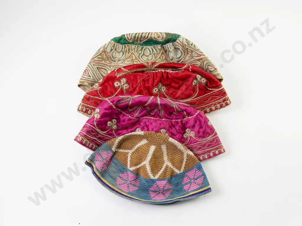 Vintage Post WWII Arabian Traditional Garments Image 1++