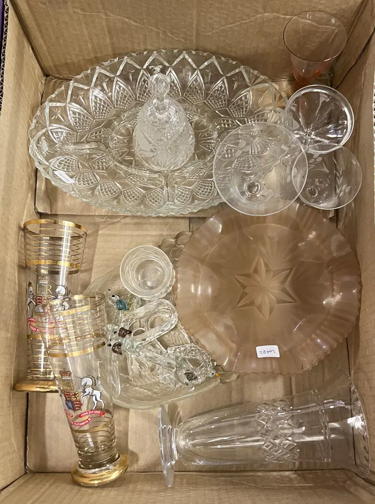Box of Assorted China and Glassware Image 1++