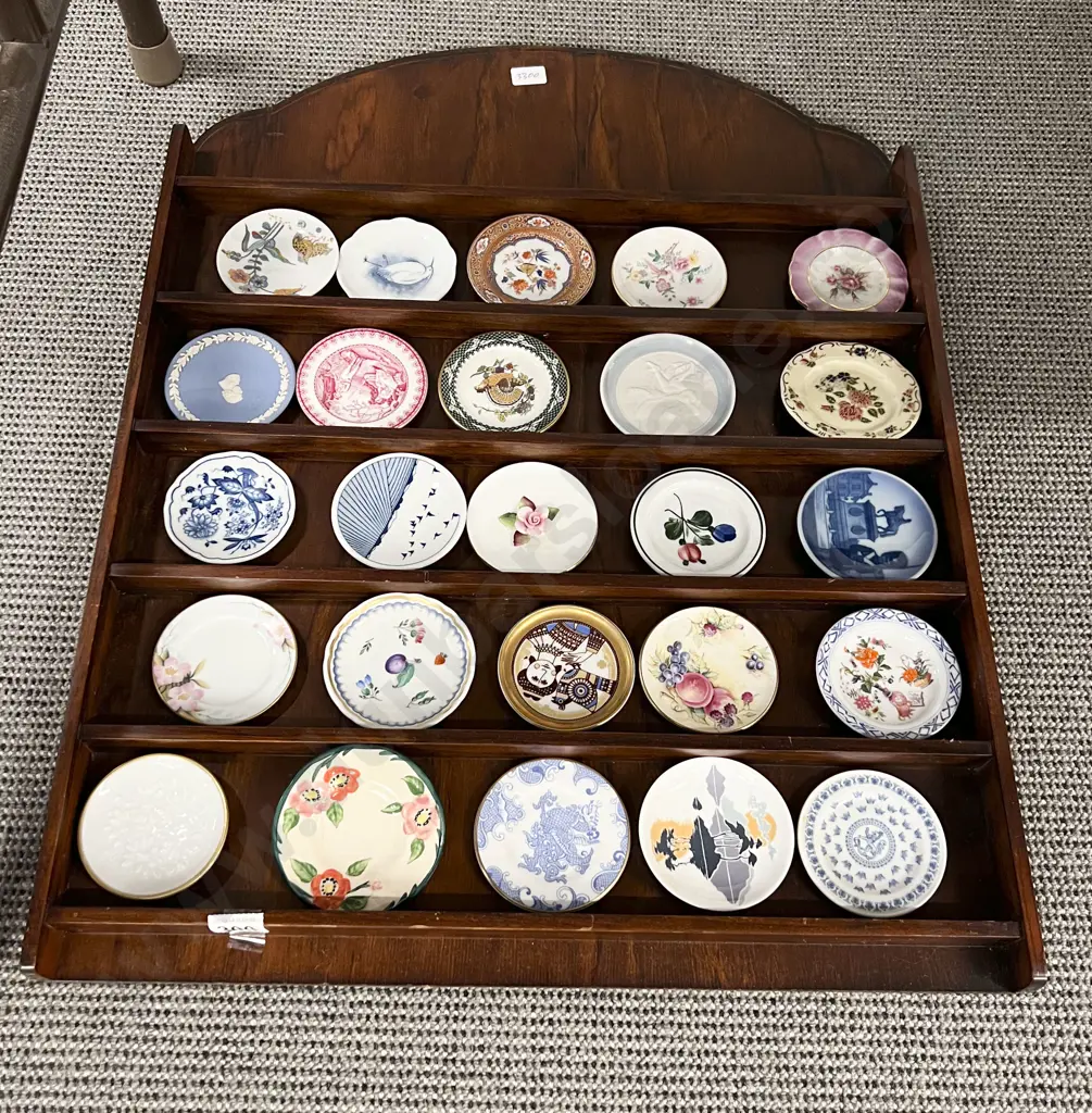 Decorative Plate Rack Together With Assorted Pin Dishes Image 1++