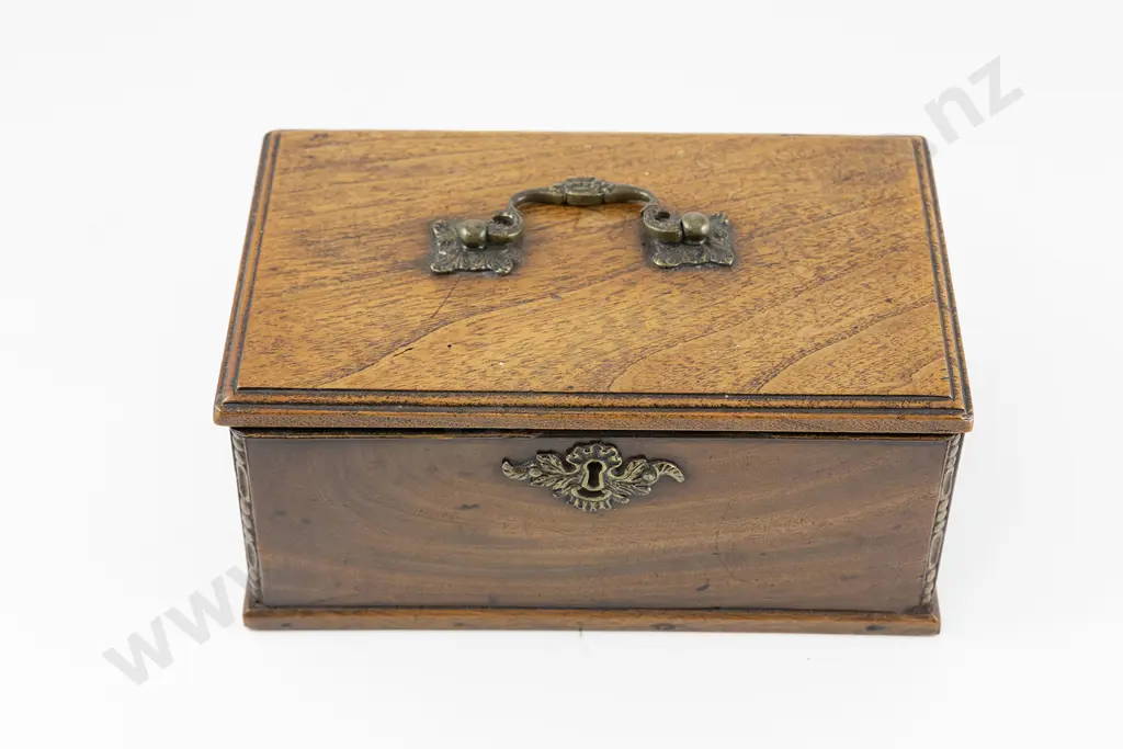 Geo III Mahogany Tea Caddy Image 1++