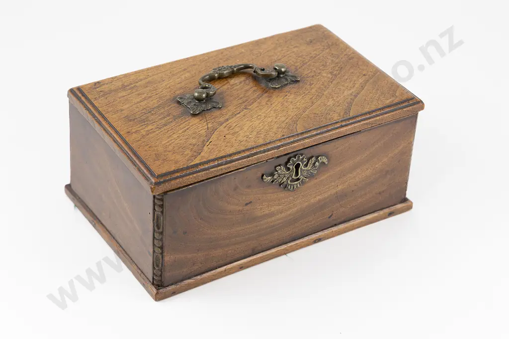 Geo III Mahogany Tea Caddy Image 1++