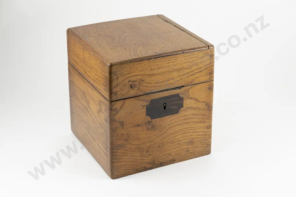 WmIV Oak Decanter Box Image 1++