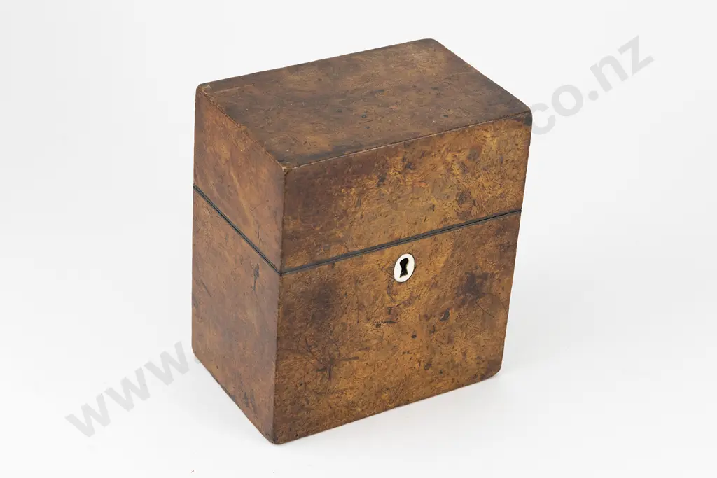 Geo III Walnut Tea Caddy Image 1++