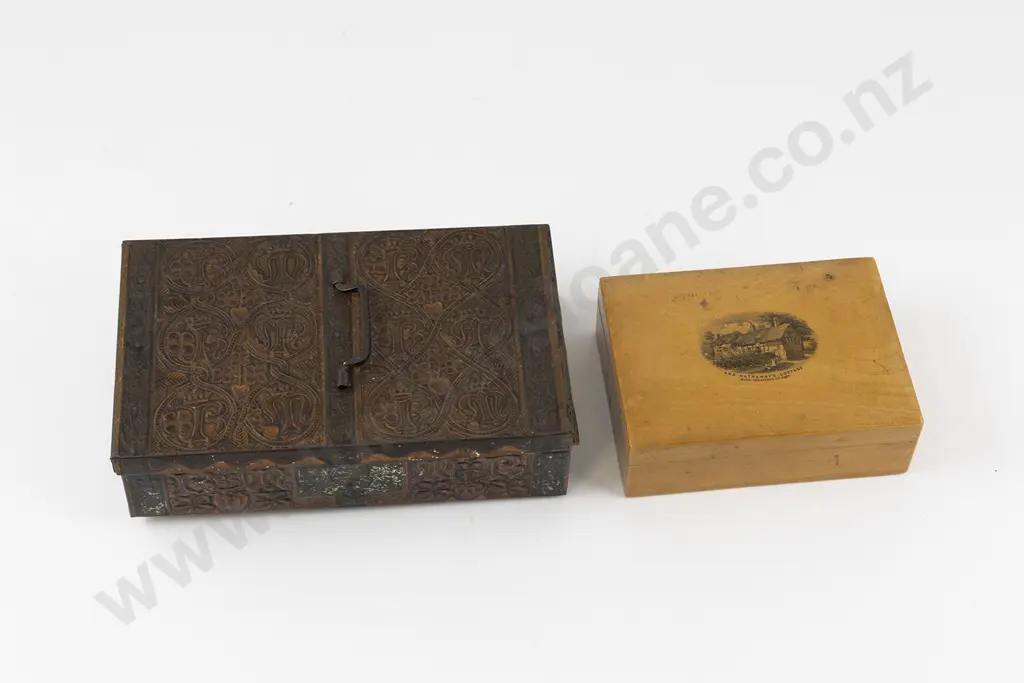 C1900 Mauchline Ware Trinket Box Image 1++