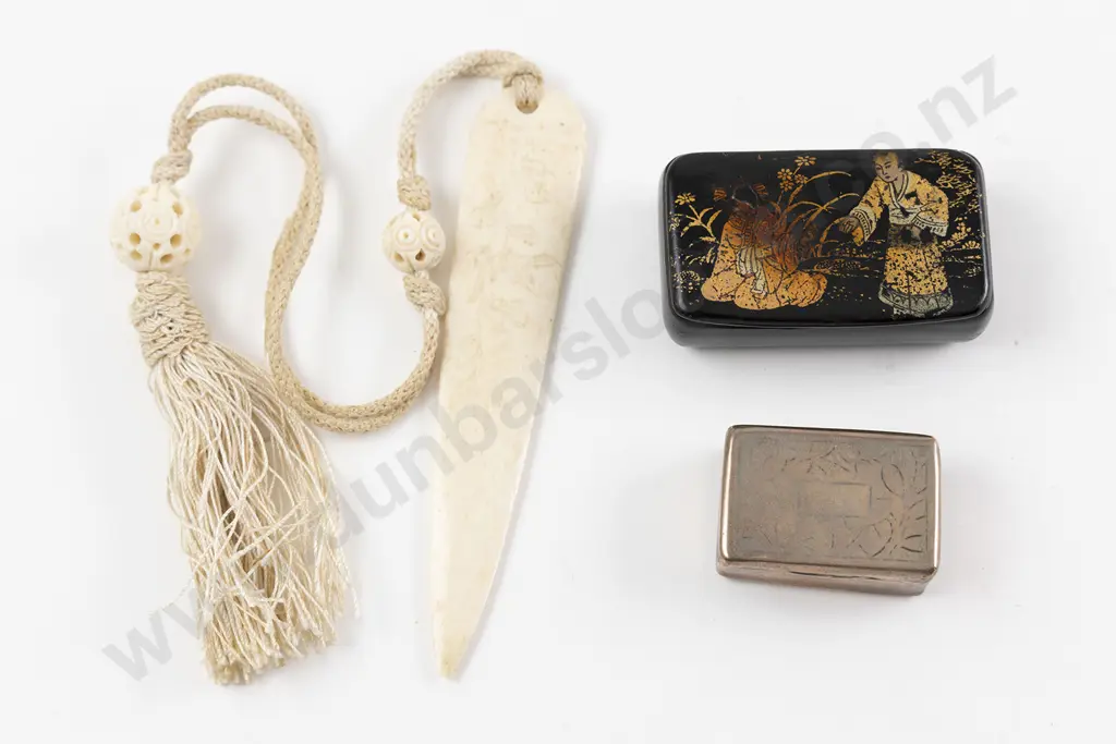 Chinese Hallmarked Silver Plate Snuff Box Image 1++
