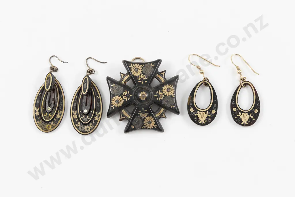 Victorian Tortoiseshell Pique Maltese Cross Pendant Image 1++