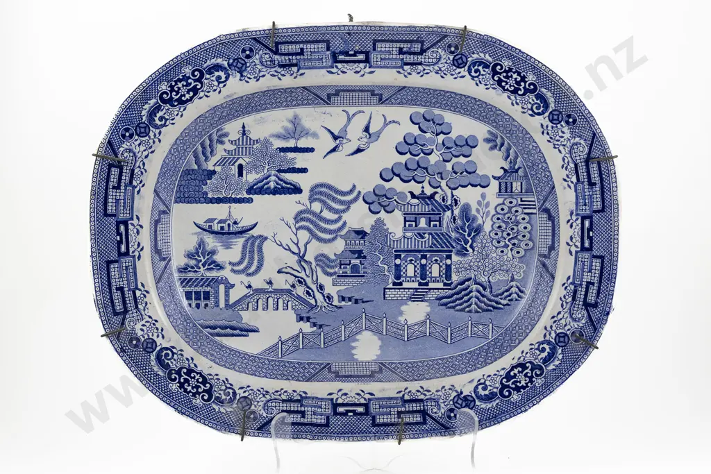 Vict B & W Willow Pattern Ashet Image 1++