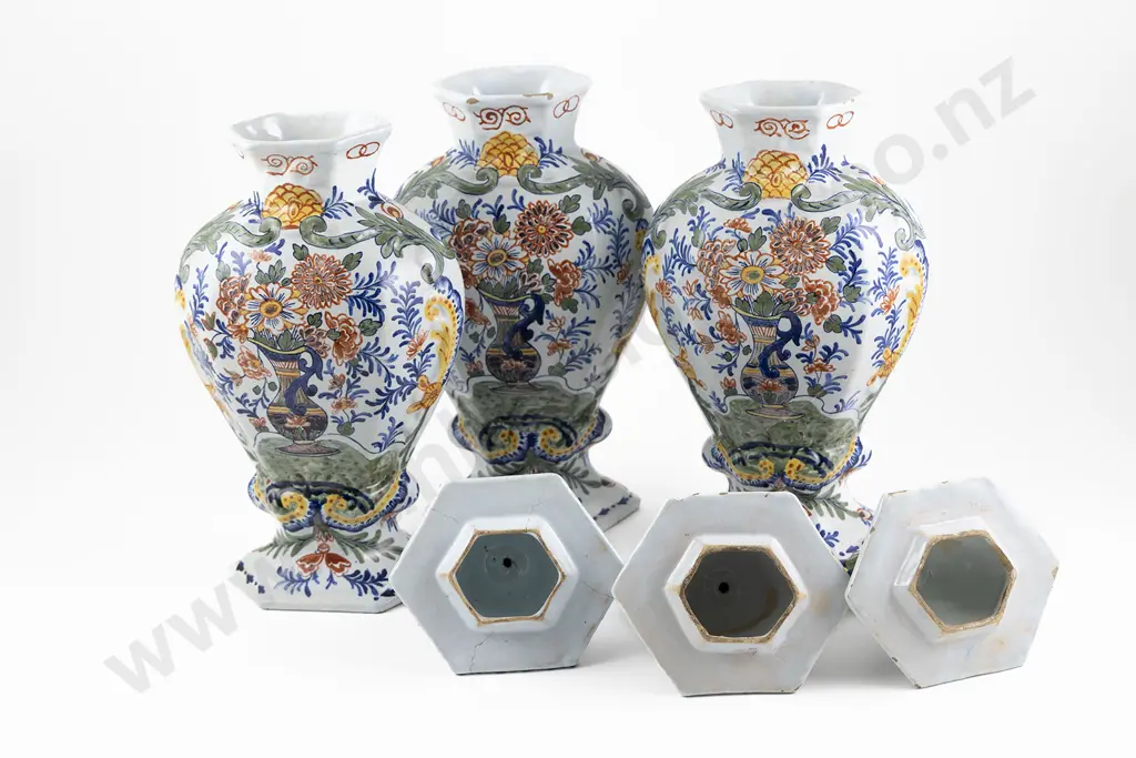 A Set Of Three Late C18th Dutch Delftware Vases & Covers Image 1++