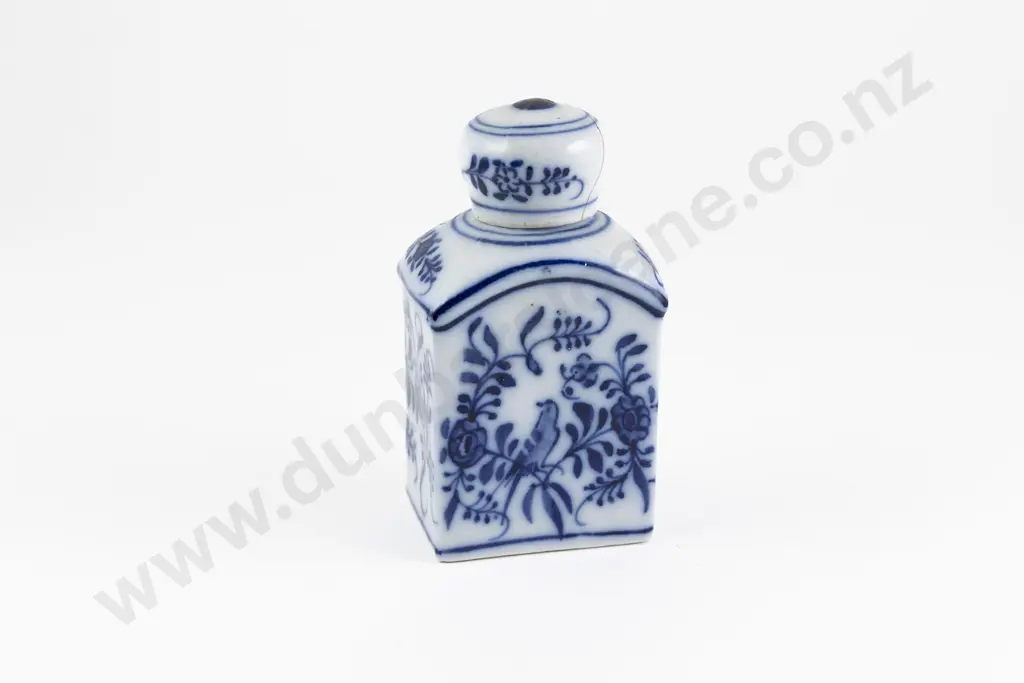 Late C19th European Blue & White Tea Caddy Image 1++