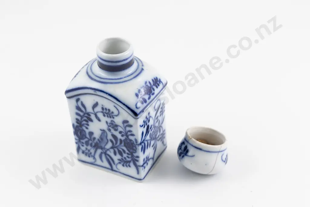Late C19th European Blue & White Tea Caddy Image 1++