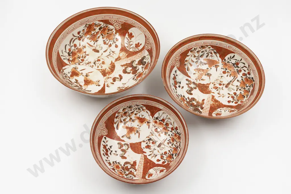 Set Of Three Late C19th Graduated Kutani Ware Bowls Image 1++