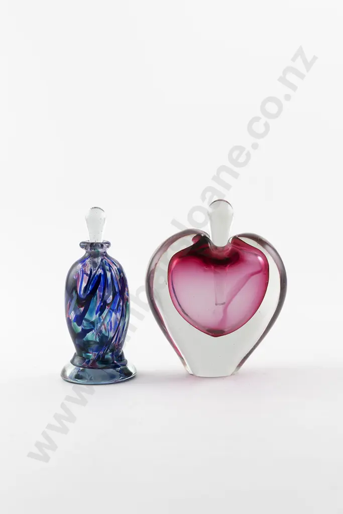 NZ Seal Island 1999 Scent Bottle Image 1++
