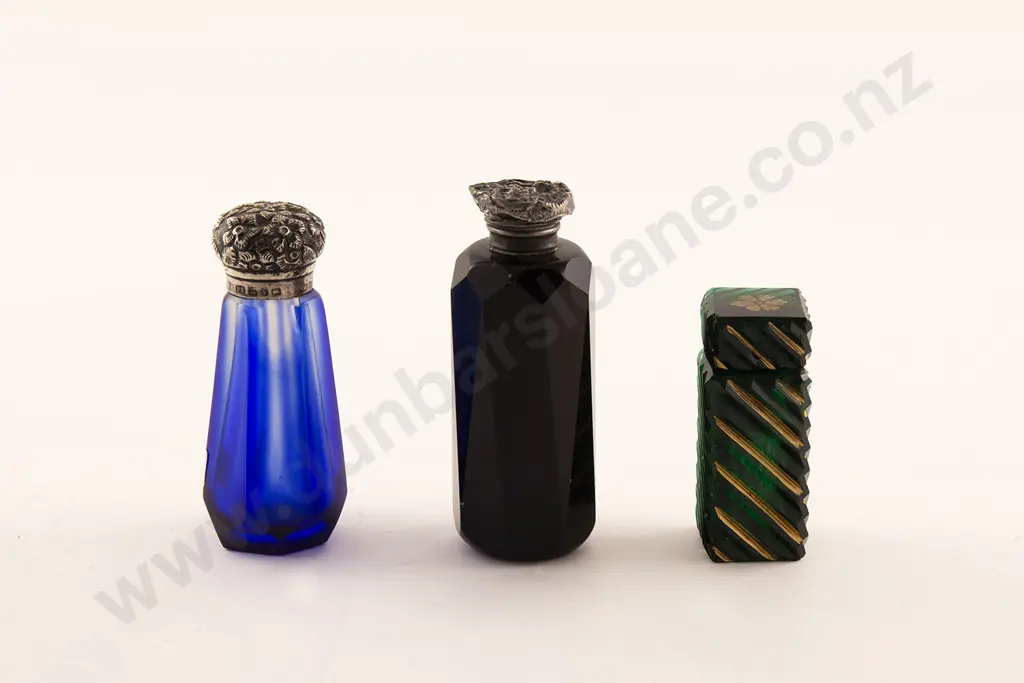 Victorian Bristol Green Salts Bottle Image 1++