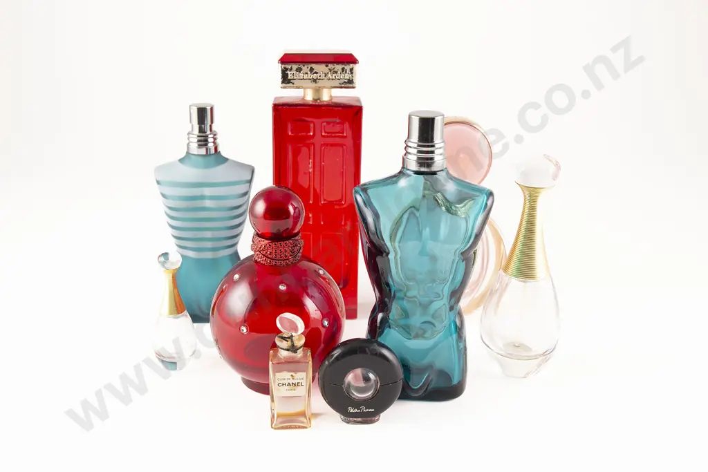 Collection Modern C20th/C21st Scent Bottles (9) Image 1++