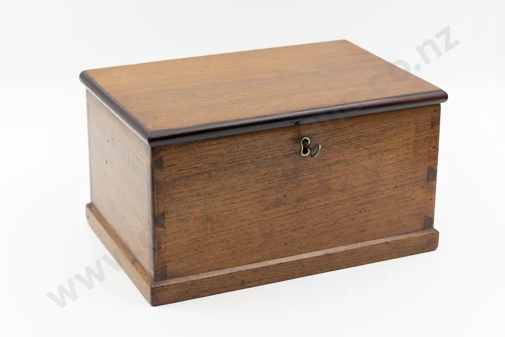 Early C20th Plain Walnut Work Box Image 1++