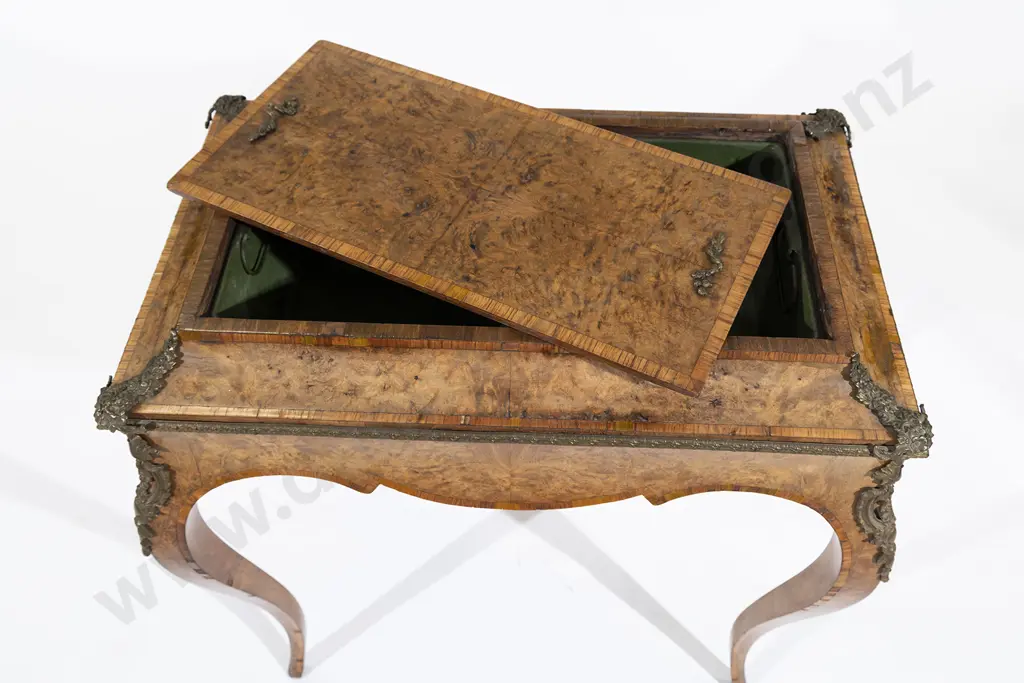 Victorian Burr Walnut Jardiniere Table Image 1++