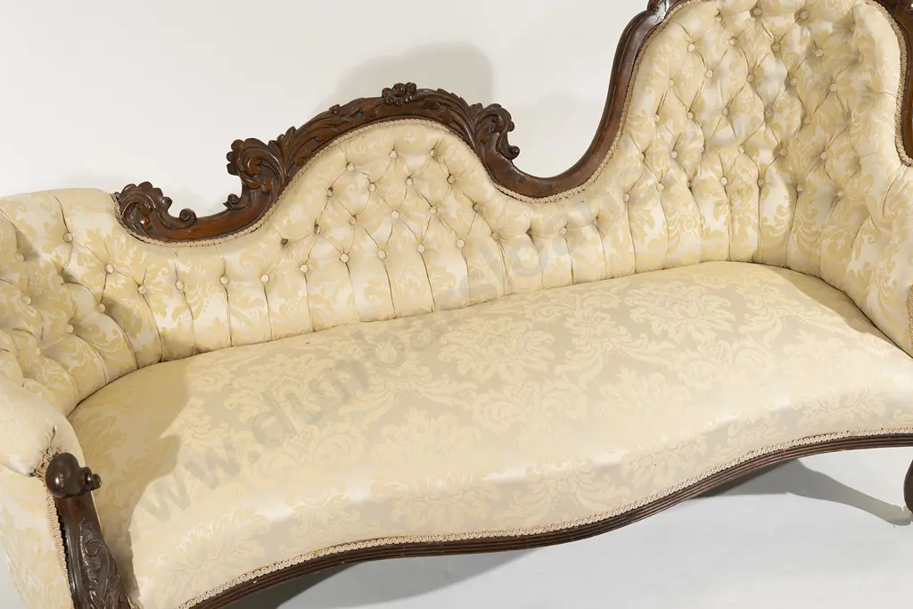 Victorian Carved Walnut Framed Chaise Longue Image 1++