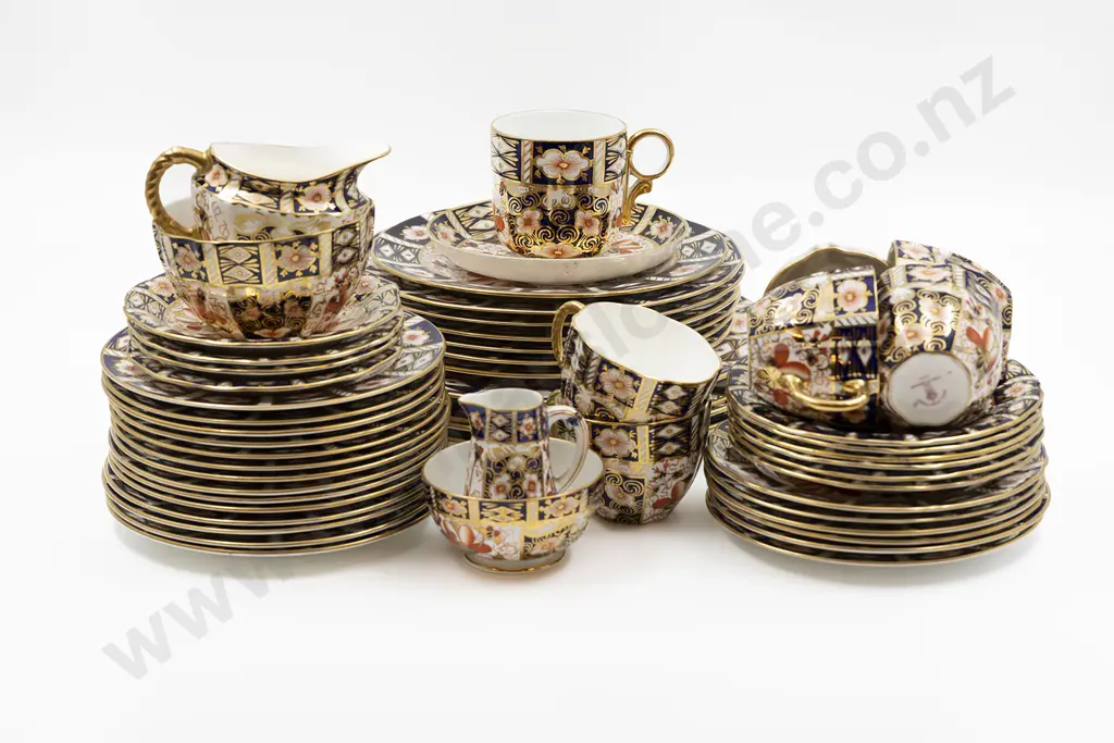 Collection Royal Crown Derby Dinner and Tea Ware Image 1++