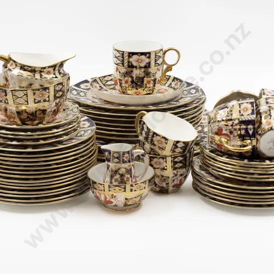 Collection Royal Crown Derby Dinner and Tea Ware