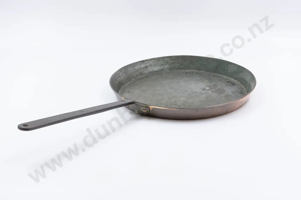 Antique Copper Shallow Frying Pan Image 1++