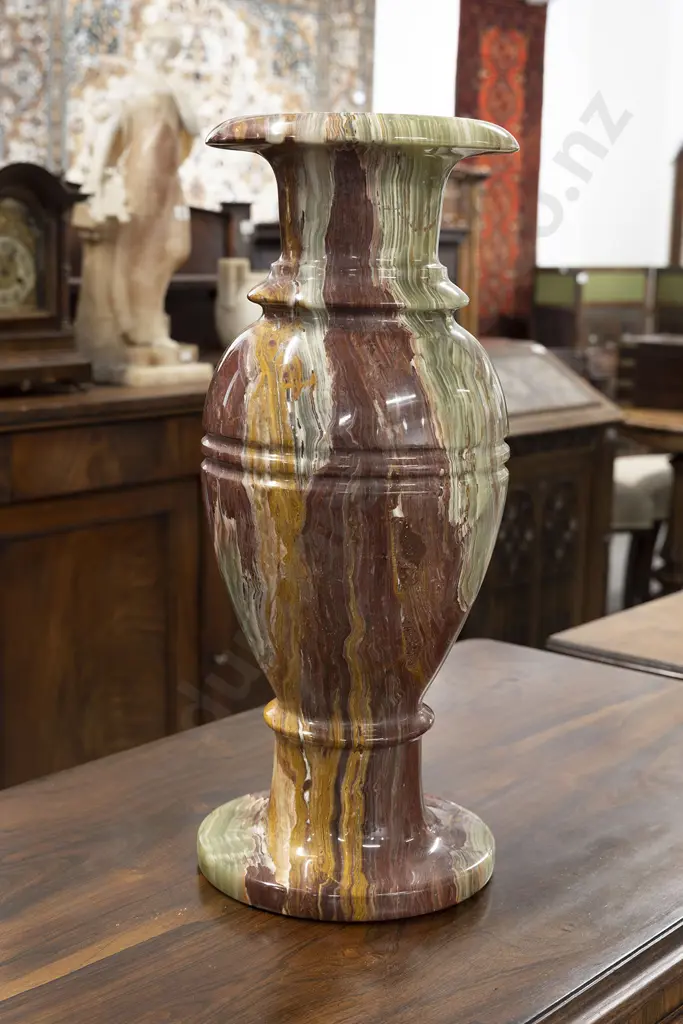 Solid Onyx Mantle Urn Image 1++