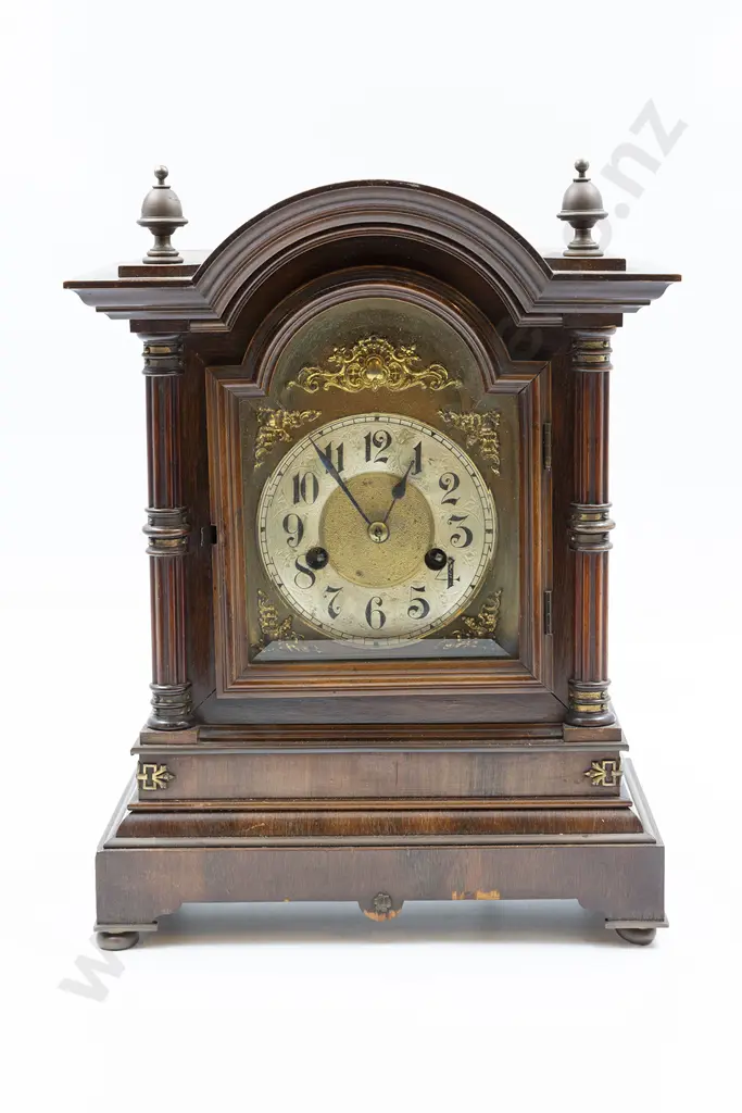 Late Victorian Walnut Cased Bracket Clock Image 1++