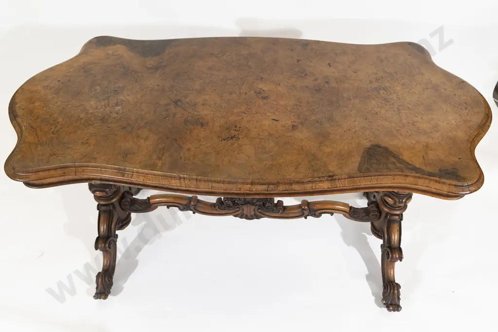 Victorian Figured Walnut Centre Table Image 1++