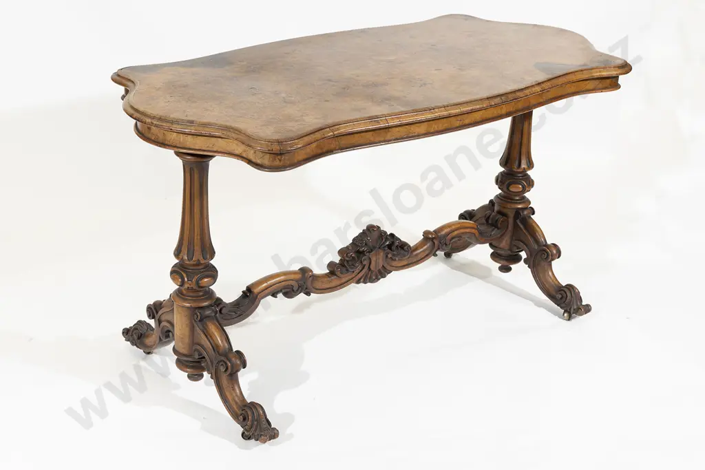 Victorian Figured Walnut Centre Table Image 1++