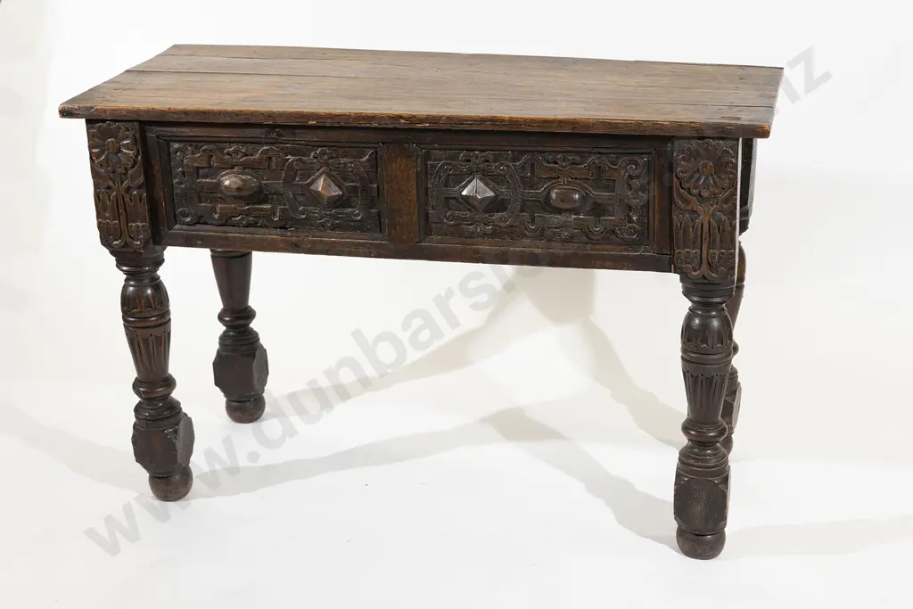 Late C16th or Early C17th Oak Side Table Image 1++