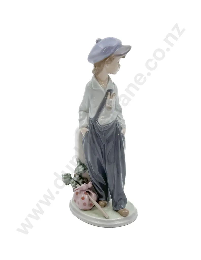 Lladro Figure of Boy Image 1++