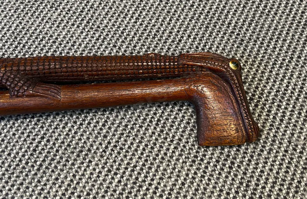 Crocodile Form Walking Stick Image 1++