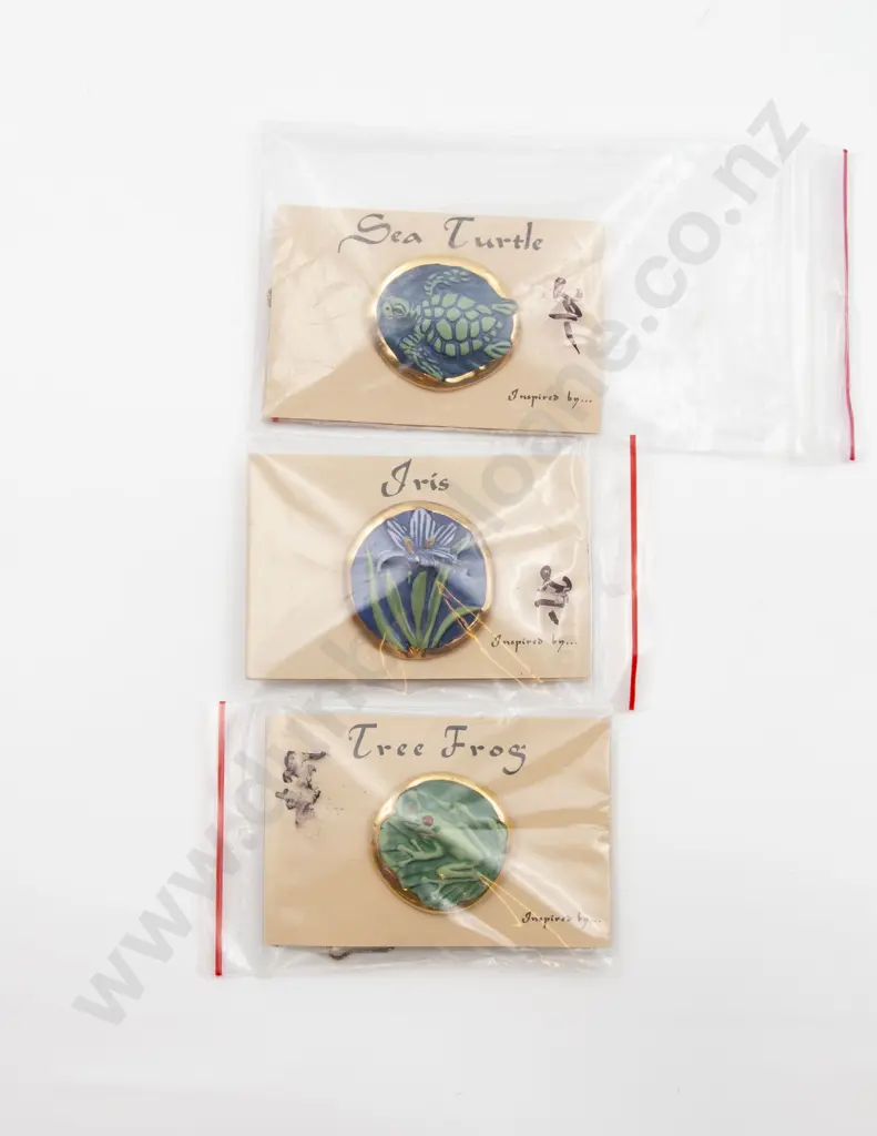 Three Brooke Andrews Florida USA Handcrafted Porcelain Brooches Image 1++