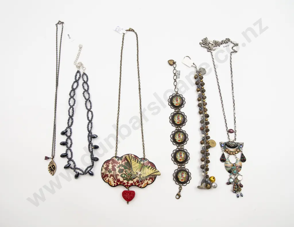 Assorted Four Necklaces/Pendants and Two Bracelets Image 1++