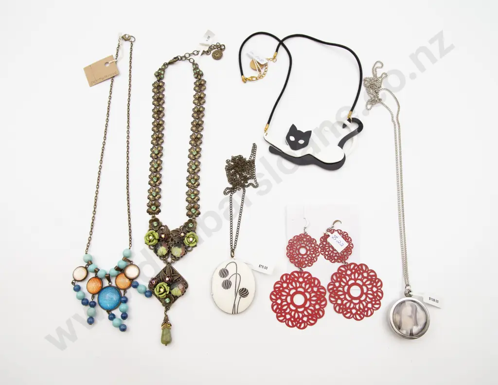 Assorted Six Necklaces/Pendants Image 1++