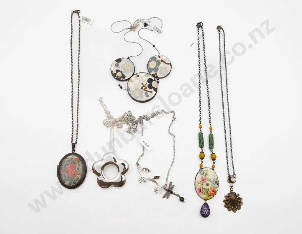 Assorted Six Necklaces/Pendants Image 1++