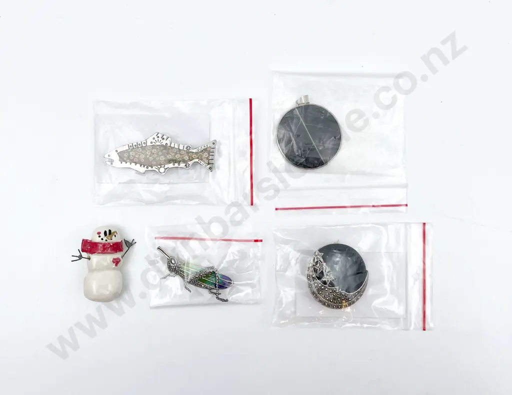Four Various Brooches and Pendant Image 1++