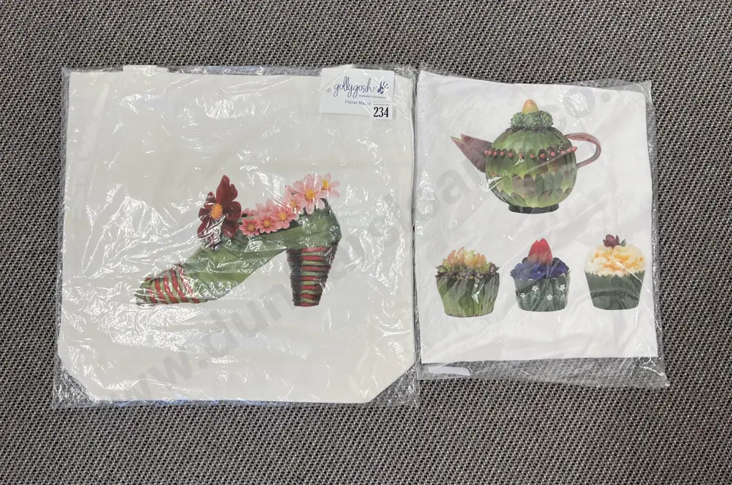 Cotton Print Carry Bag and Apron Image 1++