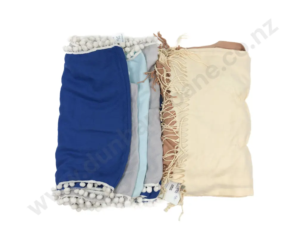 Three Continuous Scarves Image 1++