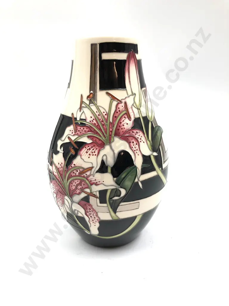 Moorcroft Vase Image 1++