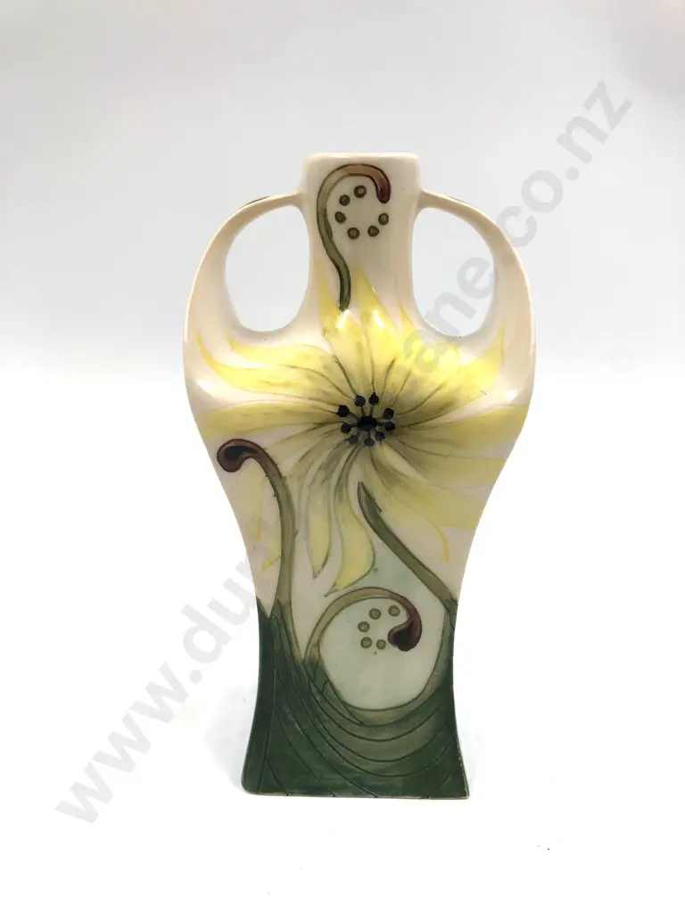 Black Ryden Vase Image 1++