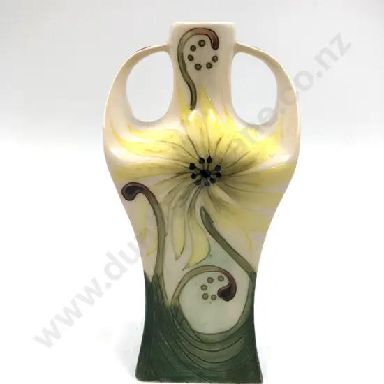 Black Ryden Vase