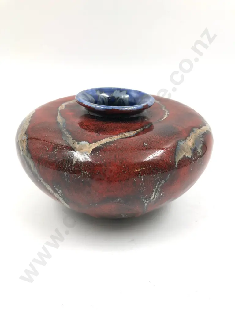 Black Ryden Vase Image 1++