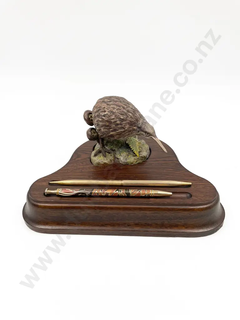 Unmarked Hereford Model of a Kiwi Image 1++