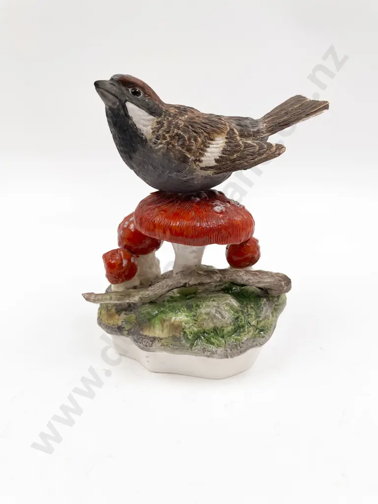 NZ Hereford Fine China Model of a Sparrow Image 1++