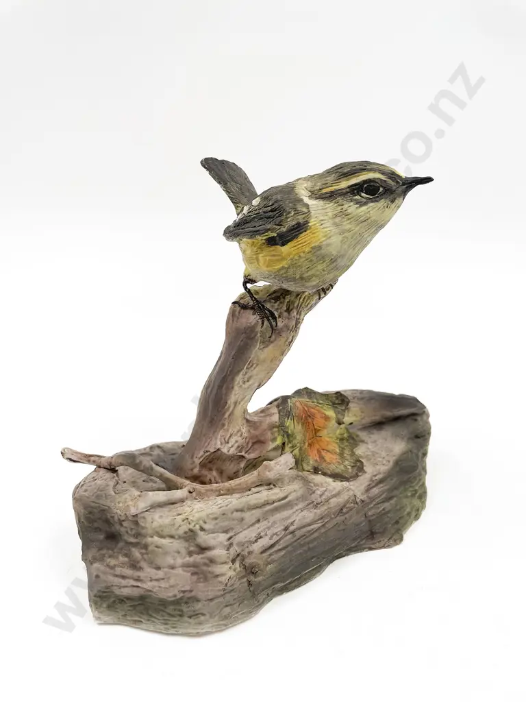NZ Hereford Fine China Model of a Wax Eye Image 1++