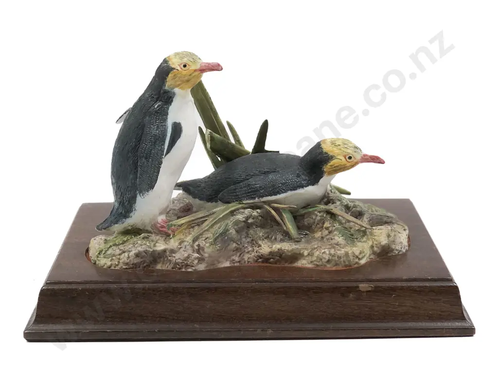 NZ Hereford Fine China Model of Penguins Image 1++