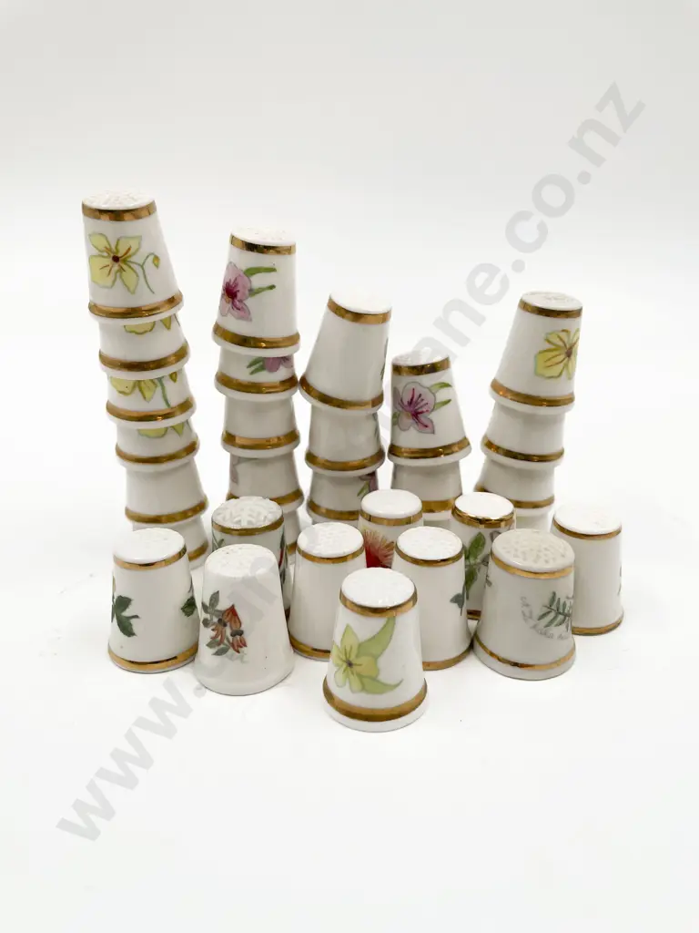 Quantity NZ Hereford Bone China Thimbles Image 1++