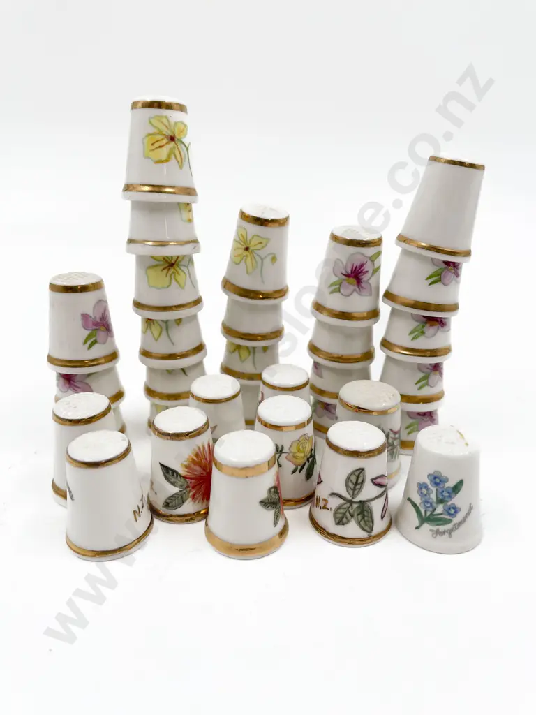 Quantity NZ Hereford Bone China Thimbles Image 1++